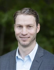 Justin Zelones board-certified labiaplasty surgeon