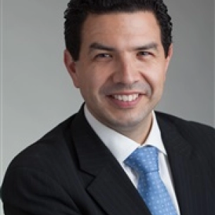 Hector Salazar-Reyes board-certified labiaplasty surgeon