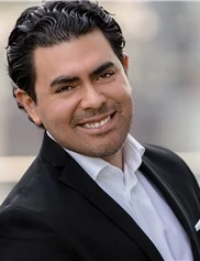 Jose Roberto Ramirez Gavidia board-certified labiaplasty surgeon