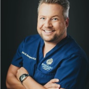 Jason Petrungaro board-certified labiaplasty surgeon