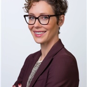 Amber Leis board-certified labiaplasty surgeon
