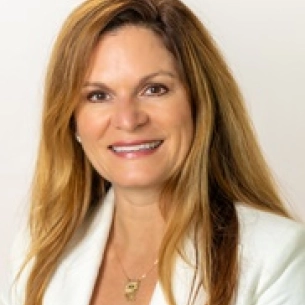 Ashley Lentz board-certified labiaplasty surgeon