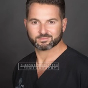 Scott Farber board-certified labiaplasty surgeon