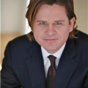 Stephen Warren board-certified labiaplasty surgeon