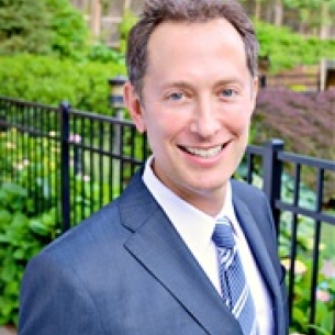 Tzvi Small board-certified labiaplasty surgeon
