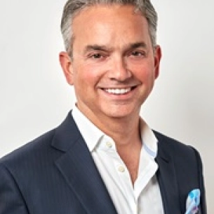 Henry Garazo board-certified labiaplasty surgeon
