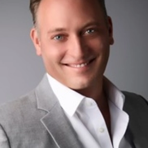 Duncan Hughes board-certified labiaplasty surgeon