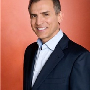 Luis Vinas board-certified labiaplasty surgeon