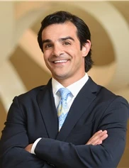 Maakan Taghizadeh board-certified labiaplasty surgeon