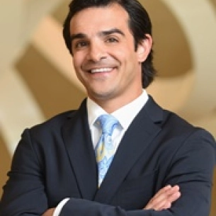 Maakan Taghizadeh board-certified labiaplasty surgeon