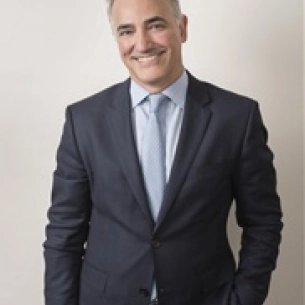 Kaveh Alizadeh board-certified labiaplasty surgeon