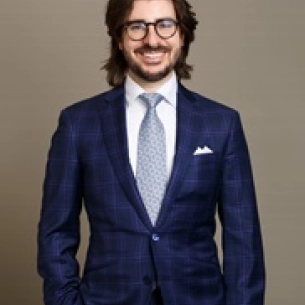 Richard McNally board-certified labiaplasty surgeon