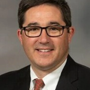 Peter Arnold board-certified labiaplasty surgeon