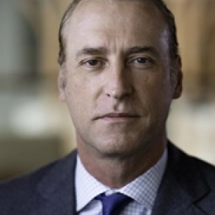 Detlev Erdmann board-certified labiaplasty surgeon