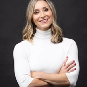 Megan Henderson Dreveskracht board-certified labiaplasty surgeon