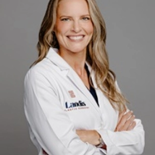 Lesley Landis board-certified labiaplasty surgeon