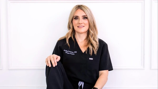 dr-ashley-steinberg-trouvaille-aesthetics-plastic-surgery-0.jpg