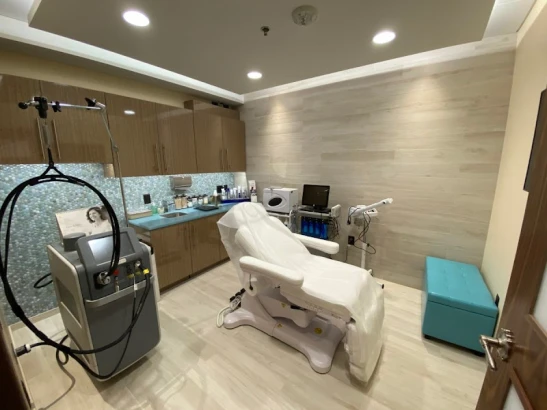 the-naderi-center-for-plastic-surgery-dermatology-2.jpg