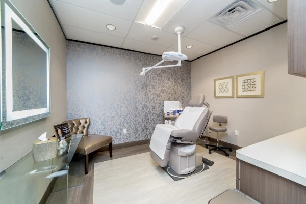 leo-lapuerta-md-plastic-surgery-1.jpg