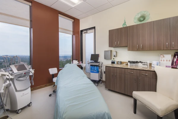 aspira-plastic-surgery-med-spa-dr-venkata-erella-3.png