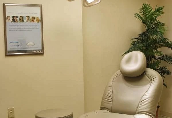 advanced-aesthetics-plastic-surgery-center-1.jpg