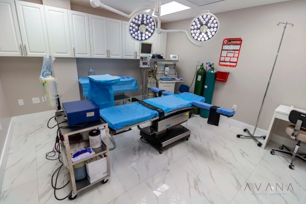 avana-plastic-surgery-2.jpg