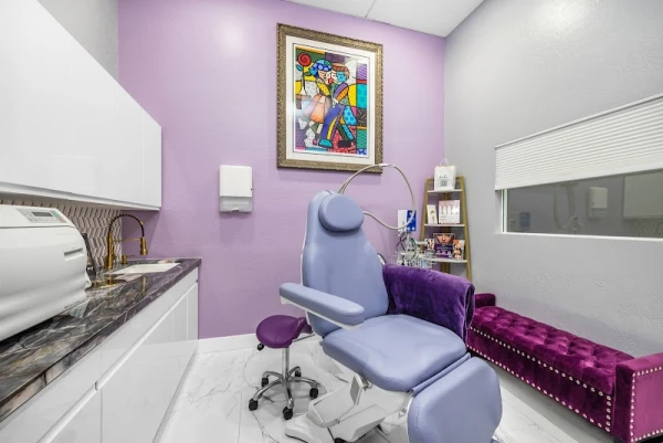 drskin-plastic-surgery-regenerative-medical-spa-3.jpg