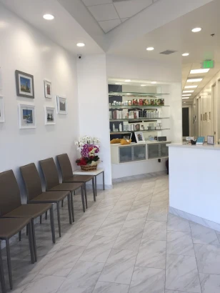 skinzone-laser-cosmetic-surgery-dr-hannah-vu-md-2.jpg
