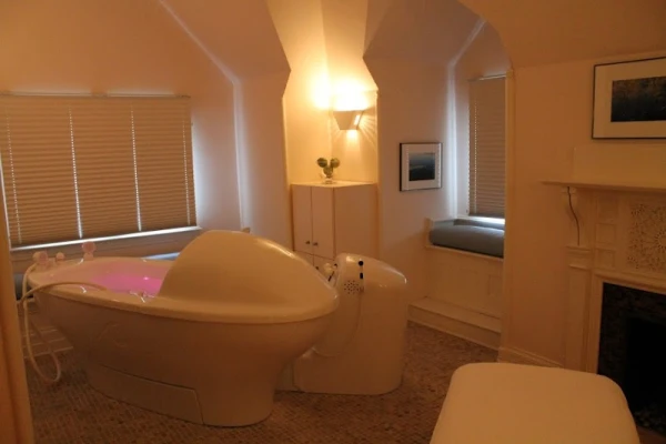q-the-medical-spa-at-lindsay-house-4.jpg