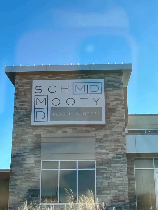 Dr. Robert Schmid, MD, Plastic Surgeon
