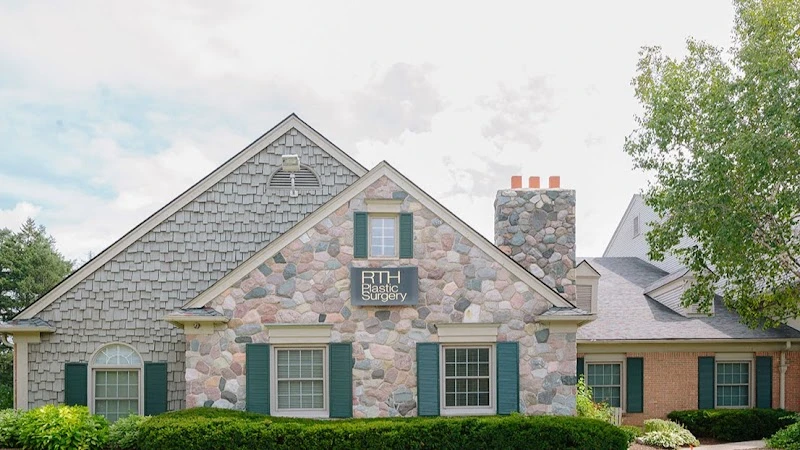 Detroit Plastic Surgery, Bingham Farms, Michigan, 31100