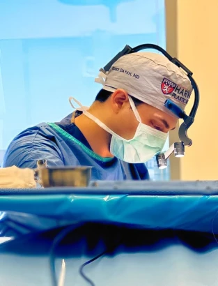avance-plastic-surgery-institute-dr-erez-dayan-2.jpg