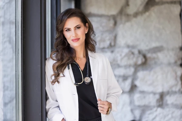 dr-teri-n-moak-md-cosmetic-plastic-surgeon-1.jpg
