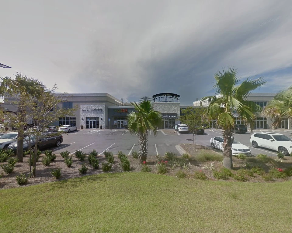 Dr. L. Scott Ennis at Ennis Plastic Surgery in Destin