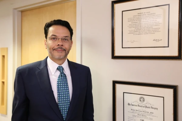 richard-swift-md-plastic-surgeon-2.jpg