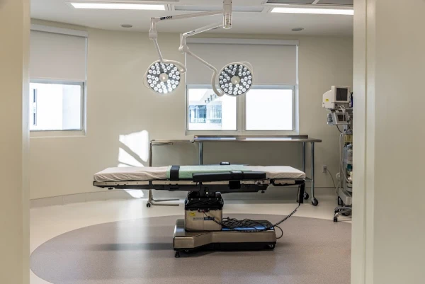 revive-surgical-institute-dr-morad-askari-3.jpg
