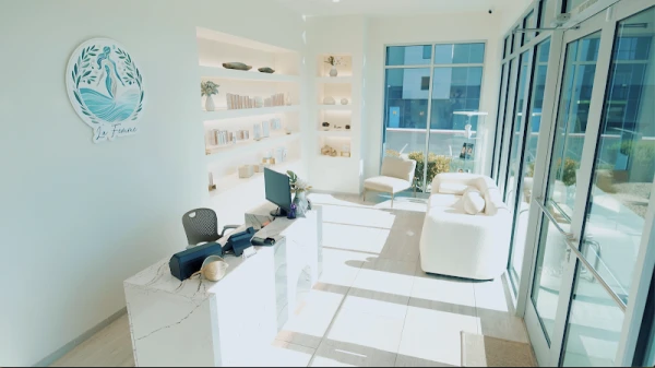 la-femme-plastic-surgery-aesthetics-wellness-wellness-dr-rachel-mason-mommy-makeover-labiaplasty-3.png