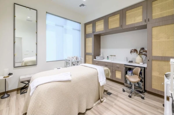 la-femme-plastic-surgery-aesthetics-wellness-wellness-dr-rachel-mason-mommy-makeover-labiaplasty-4.jpg