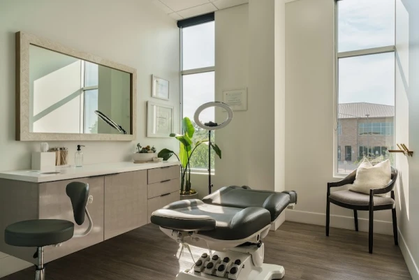 the-piazza-center-for-plastic-surgery-advanced-skin-care-1.jpg