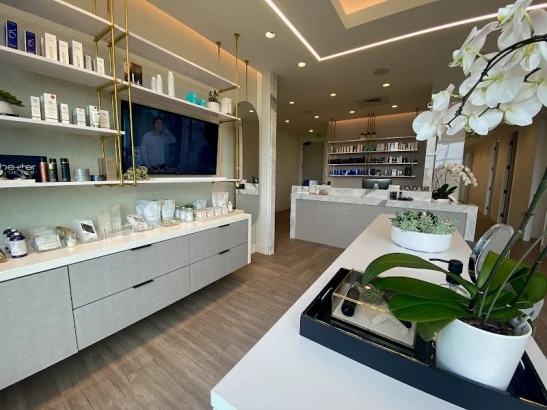 the-piazza-center-for-plastic-surgery-advanced-skin-care-3.jpg