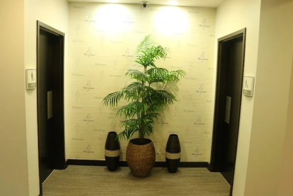 dr-curves-advanced-plastic-surgery-solutions-surgical-center-1.jpg